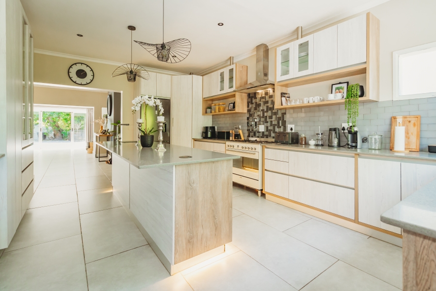 5 Bedroom Property for Sale in Heather Park Western Cape